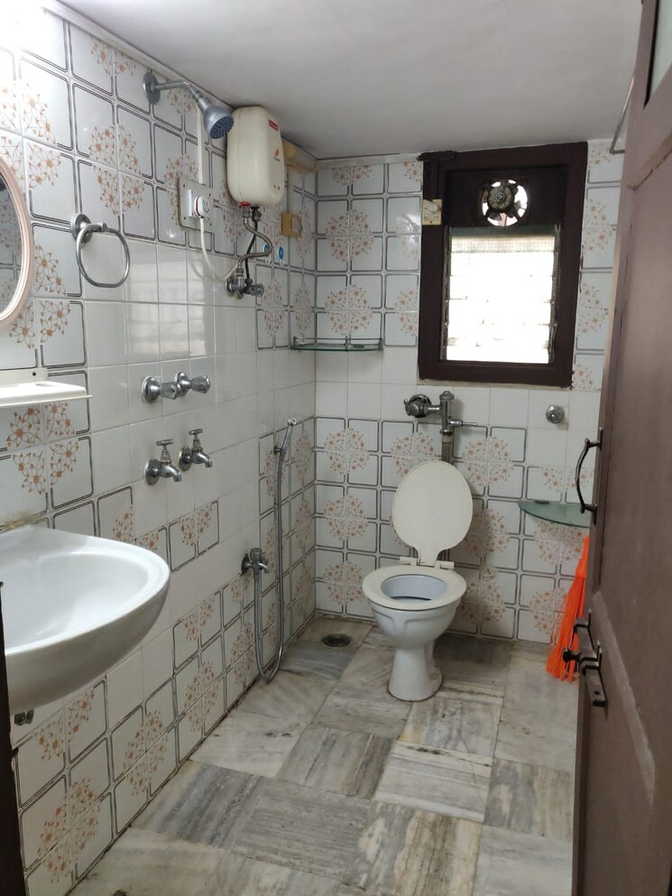 Bathroom, union-park-khar-west 1 Bedroom 400 Sq.Ft. Apartment In Khar West Mumbai 7002799