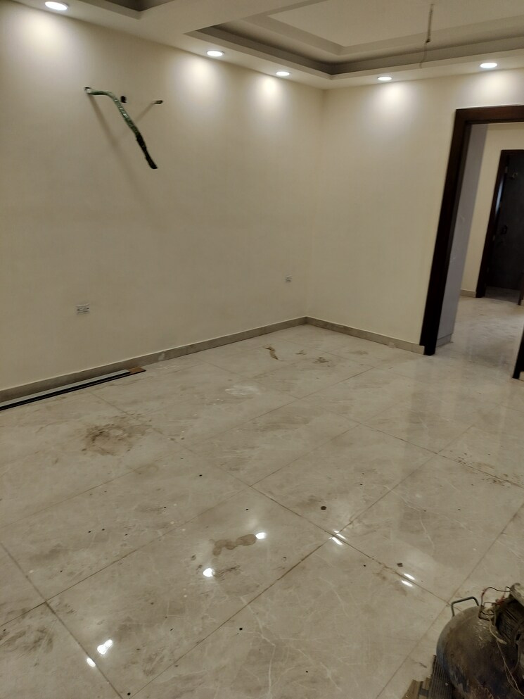 Room, sector 77 3 Bedroom 190 Sq.Yd. Builder Floor In Sector 77 Faridabad 7002817