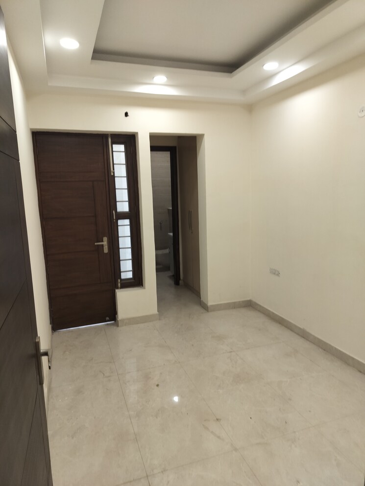 Room, sector 77 3 Bedroom 190 Sq.Yd. Builder Floor In Sector 77 Faridabad 7002817