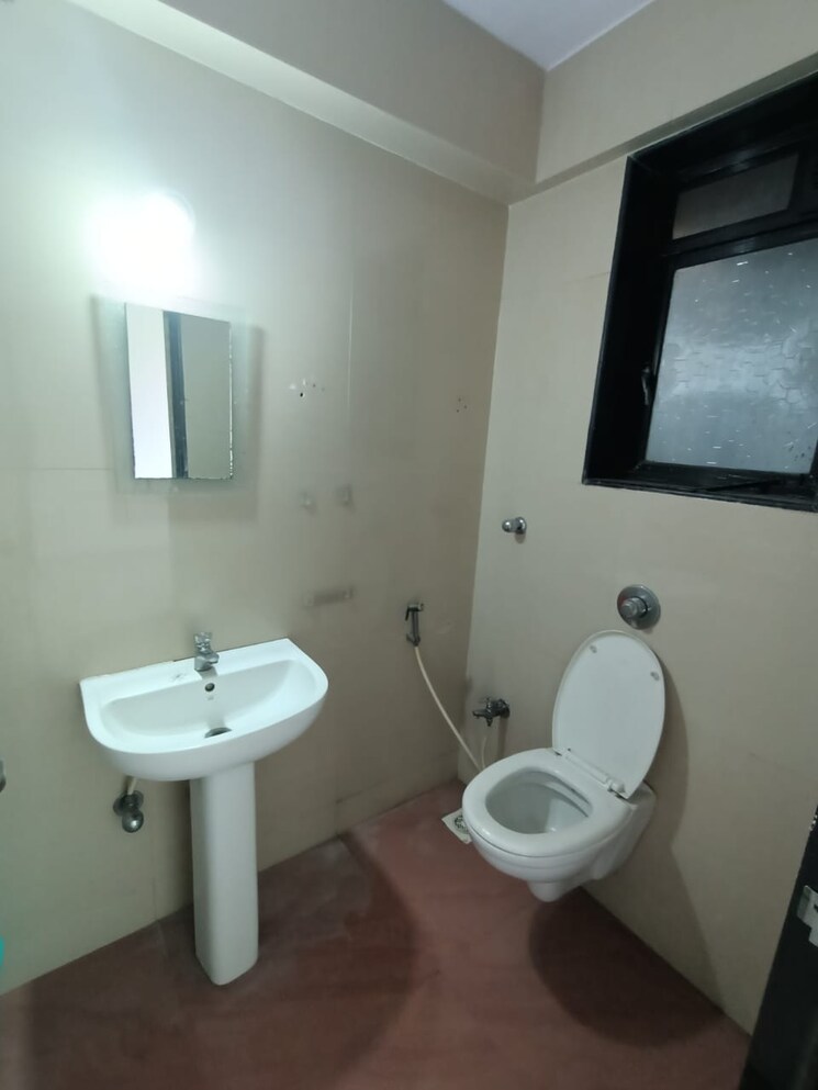 Bathroom, devashree-park 3 Bedroom 1207 Sq.Ft. Apartment In Kolshet Road Thane 7008063