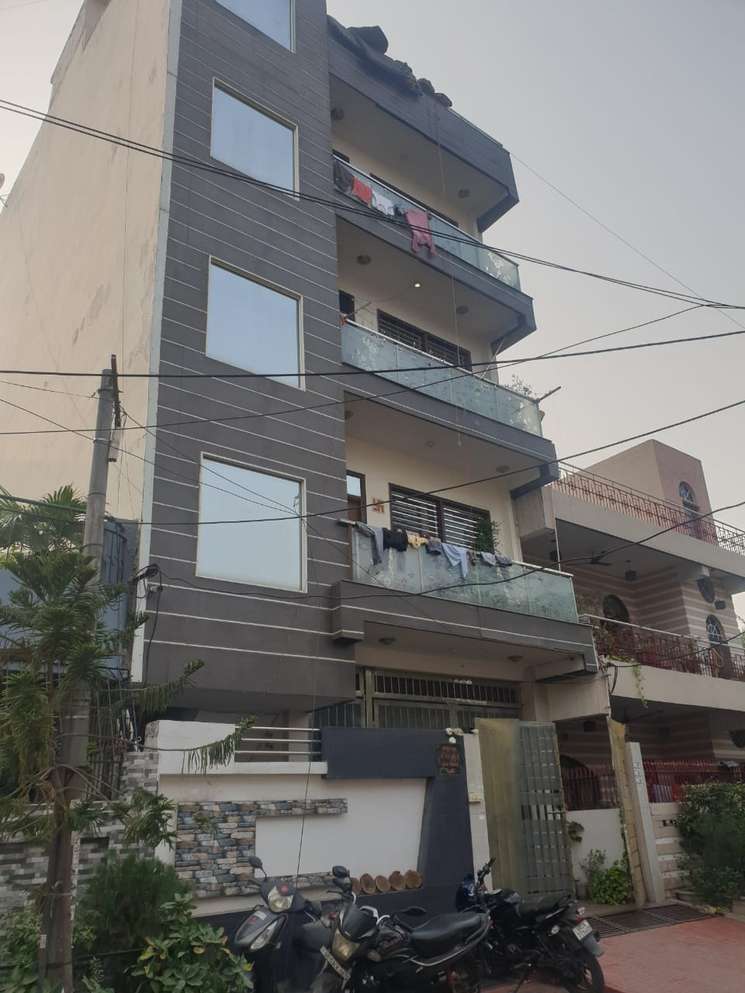 5 Bedroom 112 Sq.Mt. Independent House in Sector 52 Noida