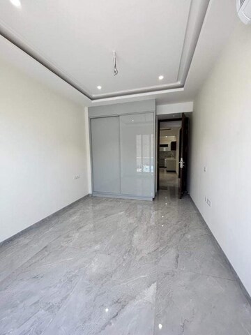 Room in 4 BHK Apartment at Kishanpura – for Sale