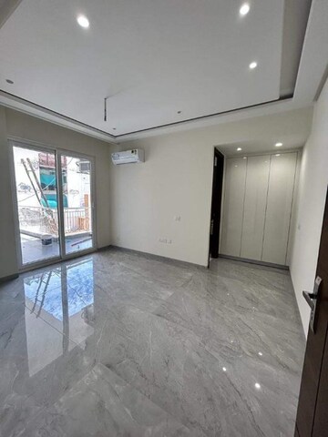 Room in 4 BHK Apartment at Kishanpura – for Sale