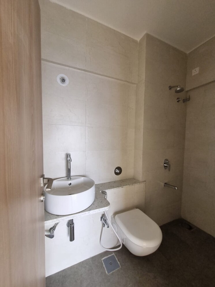 Bathroom, sugee-atharva 1 Bedroom 385 Sq.Ft. Apartment In Prabhadevi Mumbai 7012405