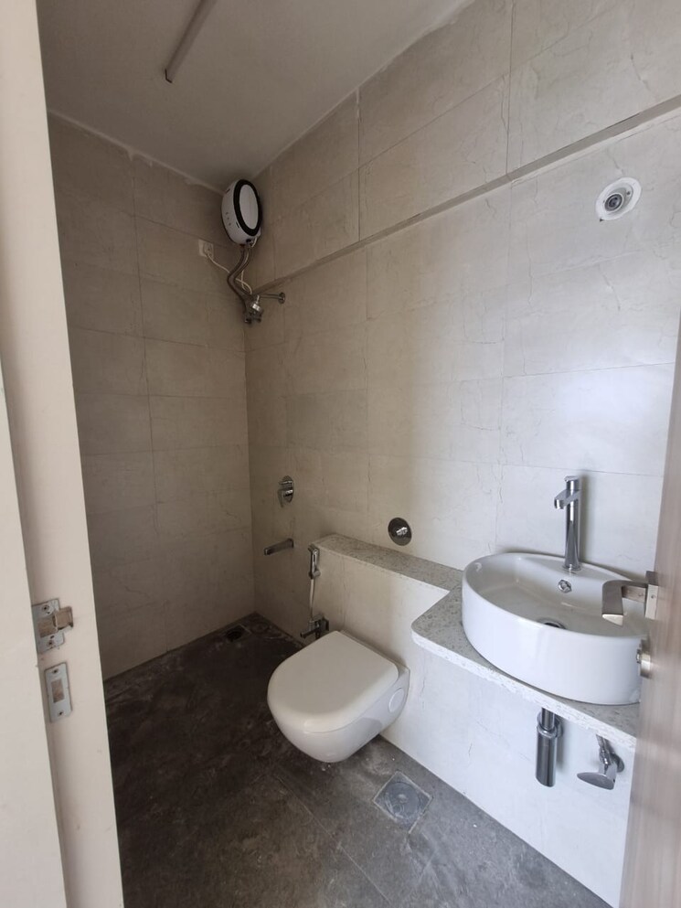 Bathroom, sugee-atharva 1 Bedroom 385 Sq.Ft. Apartment In Prabhadevi Mumbai 7012405