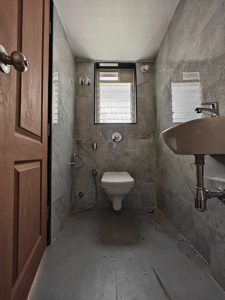 Bathroom, yogi nagar 2 Bedroom 600 Sq.Ft. Apartment In Yogi Nagar Mumbai 7013862