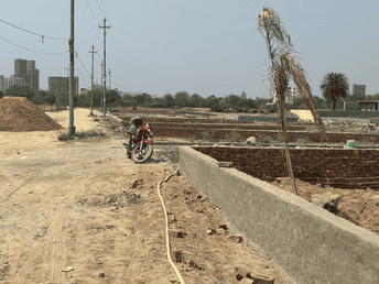 रेसिडेंशियल प्लॉट वर्ग यार्ड फॉर रीसेल इन नोएडा एक्सटेंशन नॉलेज पार्क वी ग्रेटर नोएडा  7015556