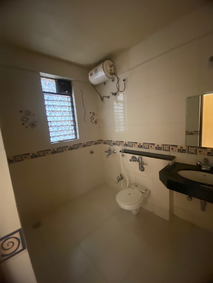 Bathroom, raheja-vistas-phase-3 2 Bedroom 900 Sq.Ft. Apartment In Mohammadwadi Pune 7016709