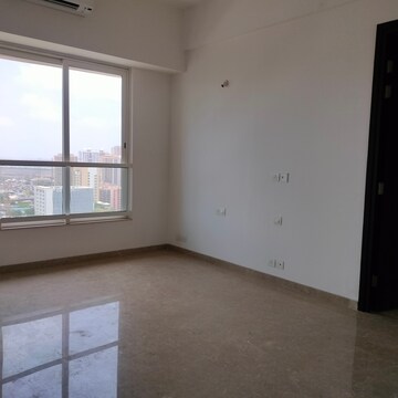 Room in 4 BHK Apartment at Kalpataru Radiance, Goregaon West – for Rent
