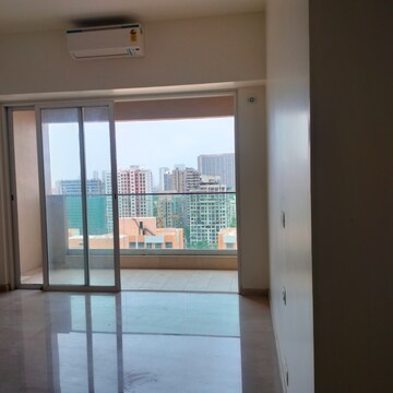 Room in 4 BHK Apartment at Kalpataru Radiance, Goregaon West – for Rent