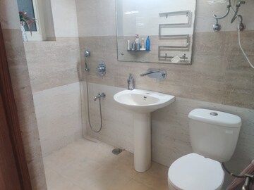 रेसिडेंशियल विला वर्ग यार्ड फॉर रीसेल इन सेक्टर 17ए गुड़गांव  7017142