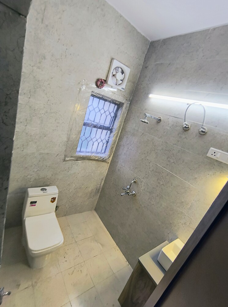 Attached Bathroom, sector 1 dwarka 2 Bedroom 1000 Sq.Ft. Apartment In Sector 1 Dwarka Delhi 7018781