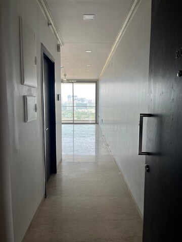 Room in 3 BHK Apartment at Oberoi Maxima, Andheri East – for Sale