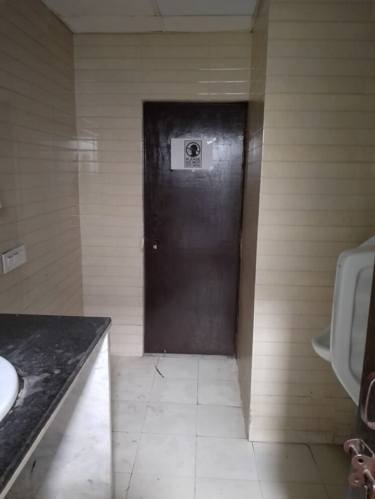 Washroom, sector 1 Commercial Office Space 1800 Sq.Ft. In Sector 1 Noida 7026954