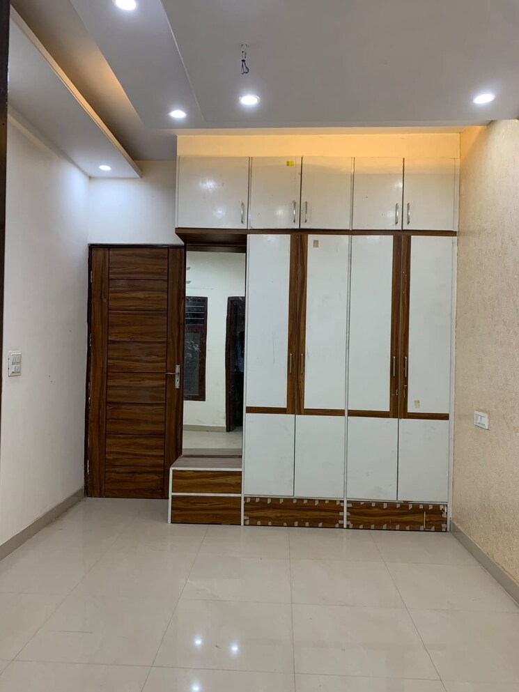 Room, sector 126 2 Bedroom 100 Sq.Yd. Apartment In Sector 126 Mohali 7027091