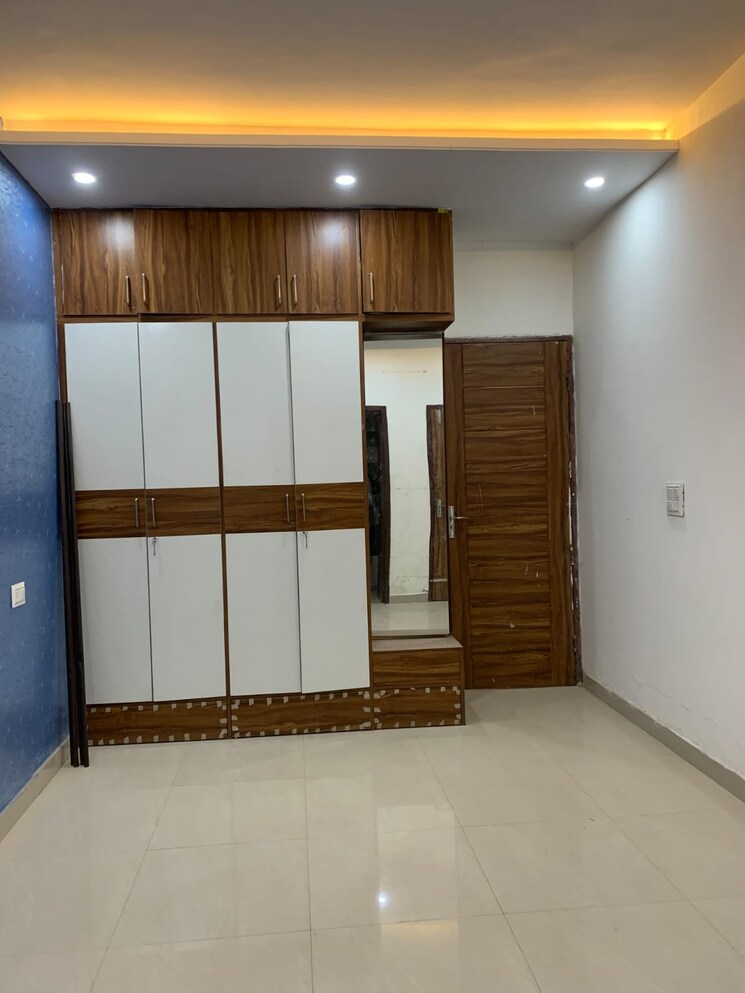 Room, sector 126 2 Bedroom 100 Sq.Yd. Apartment In Sector 126 Mohali 7027091