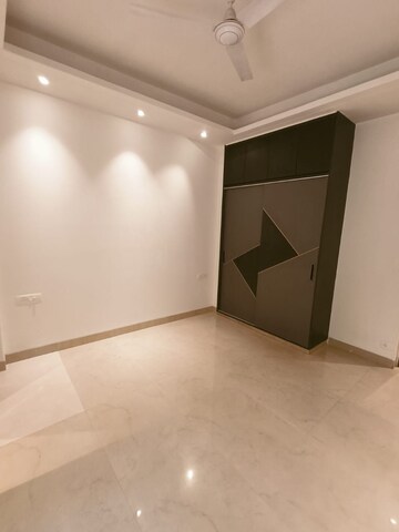 Room in 3 BHK Builder Floor at South City Arcade, Sector 41 – for Sale