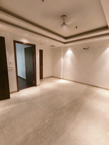 Room in 3 BHK Builder Floor at South City Arcade, Sector 41 – for Sale