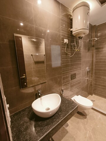 Bathroom in 3 BHK Builder Floor at South City Arcade, Sector 41 – for Sale