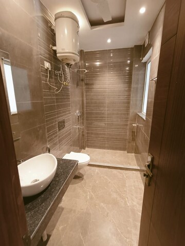 Bathroom in 3 BHK Builder Floor at South City Arcade, Sector 41 – for Sale