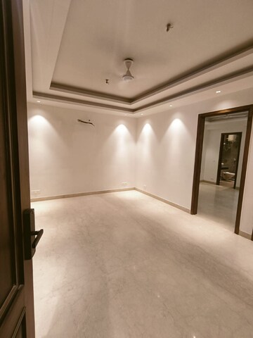 Room in 3 BHK Builder Floor at South City Arcade, Sector 41 – for Sale