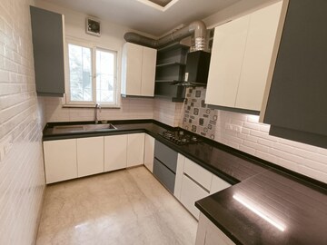 Kitchen in 3 BHK Builder Floor at South City Arcade, Sector 41 – for Sale