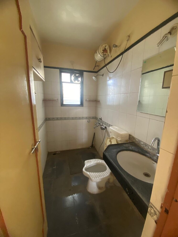 Bathroom, konark-pooram 2 Bedroom 1000 Sq.Ft. Apartment In Kondhwa Pune 7030164
