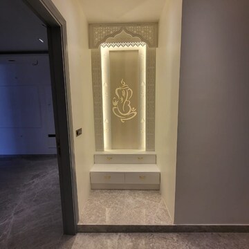 Building Lobby in 4 BHK Builder Floor at Ansal Versalia Avante, Sector 67 – for Rent