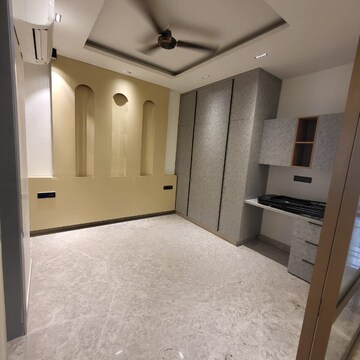 Room in 4 BHK Builder Floor at Ansal Versalia Avante, Sector 67 – for Rent