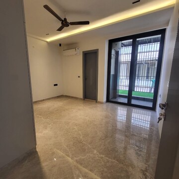 Room in 4 BHK Builder Floor at Ansal Versalia Avante, Sector 67 – for Rent
