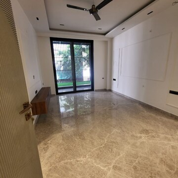 Room in 4 BHK Builder Floor at Ansal Versalia Avante, Sector 67 – for Rent