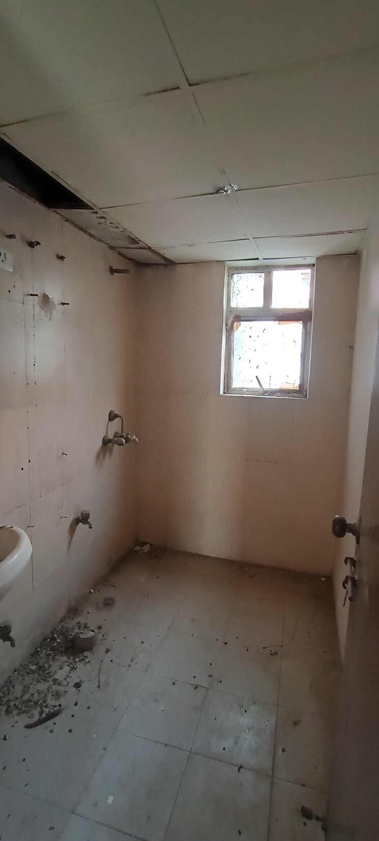 Bathroom, era-redwood-residency 3 Bedroom 1570 Sq.Ft. Apartment In Sector 78 Faridabad 7030389