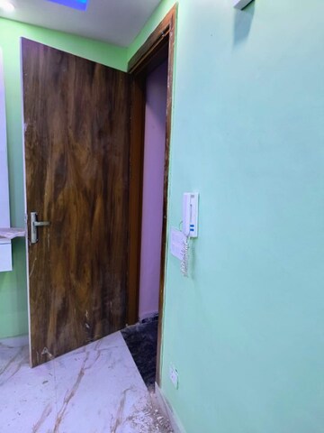 Room in 2 BHK Builder Floor at Dwarka Mor – for Rent