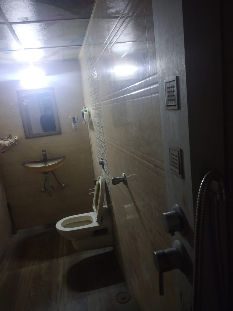 Bathroom, windsor-garden-enclave 3 Bedroom 1800 Sq.Ft. Apartment In Vasant Vihar Thane 7032424