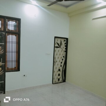 Room in 3 BHK Apartment at Unitech Palms, South City 1 – for Sale