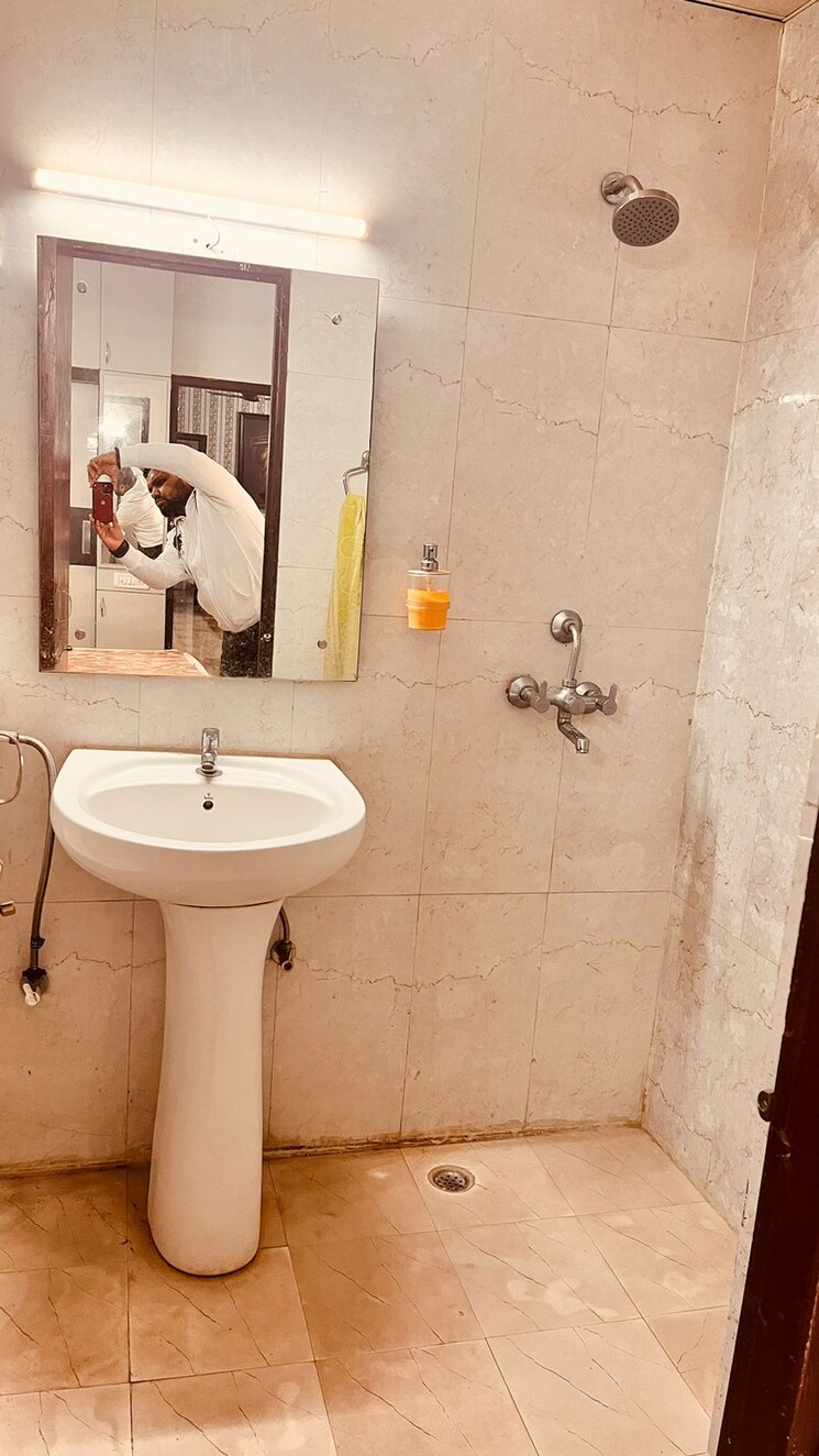 Bathroom, pareena-coban-residences 2.5 Bedroom 1550 Sq.Ft. Apartment In Sector 99a Gurgaon 7034195