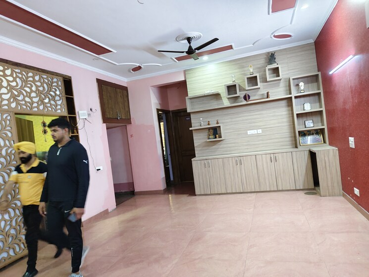 Room, sector 130 6+ Bedroom 230 Sq.Mt. Independent House In Sector 130 Noida 7034225