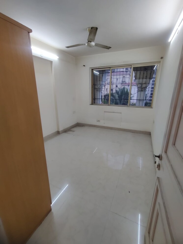 Attached Bathroom, mahindra-gardens 3 Bedroom 1600 Sq.Ft. Apartment In Goregaon West Mumbai 7035083