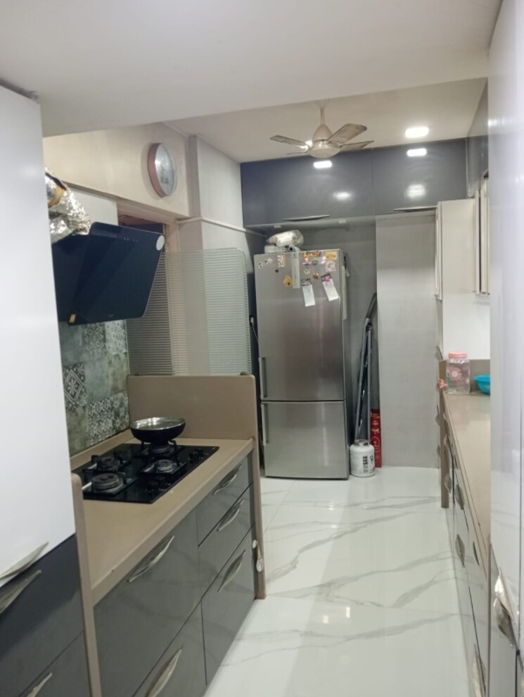 Kitchen, lokhandwala 3 Bedroom 1100 Sq.Ft. Apartment In Lokhandwala Mumbai 7036215
