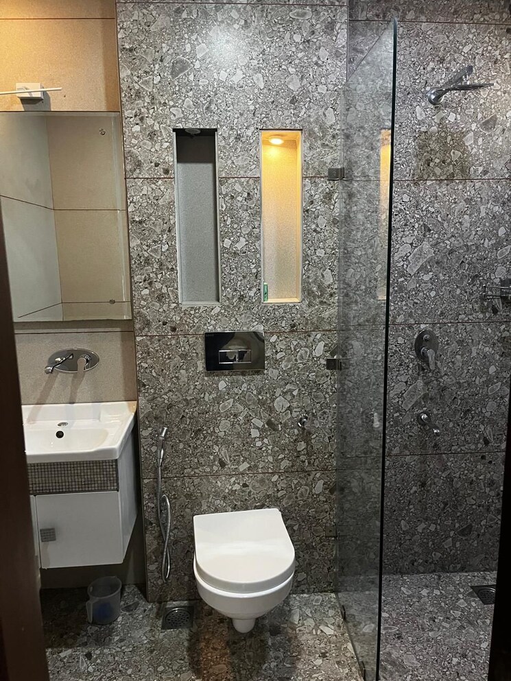 Bathroom, sector 57 3 Bedroom 263 Sq.Yd. Builder Floor In Sector 57 Gurgaon 7036525