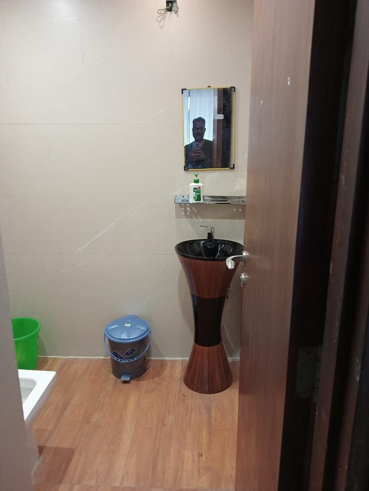 Bathroom, defence colony 6+ Bedroom 18000 Sq.Ft. Independent House In Defence Colony Delhi 7037229