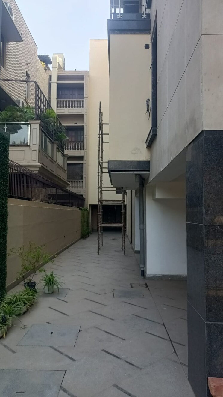 Balcony, defence colony 6+ Bedroom 18000 Sq.Ft. Independent House In Defence Colony Delhi 7037229