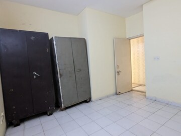 Room in 4 BHK Apartment at Unitech Uniworld City, Sector 30 – for Sale