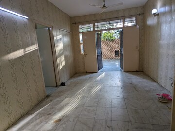 Room in 4 BHK Apartment at Unitech Uniworld City, Sector 30 – for Sale