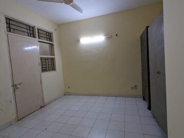 Room in 4 BHK Apartment at Unitech Uniworld City, Sector 30 – for Sale