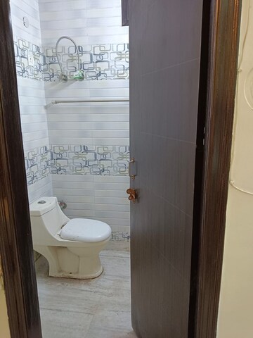 Bathroom in 1 BHK Apartment at Lajpat Nagar – for Rent