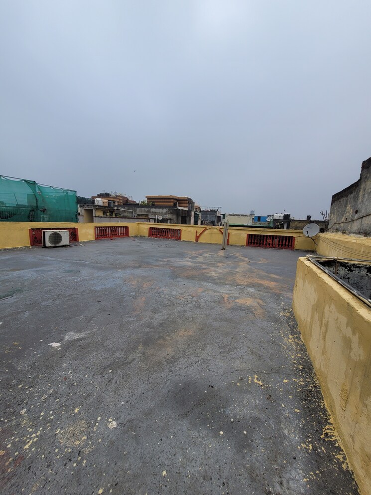 Terrace, dilshad garden 3 Bedroom 1150 Sq.Ft. Builder Floor In Dilshad Garden Delhi 7041825