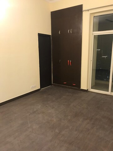 Room in 3.5 BHK Independent House at HIG Flats, Sector 99 – for Sale