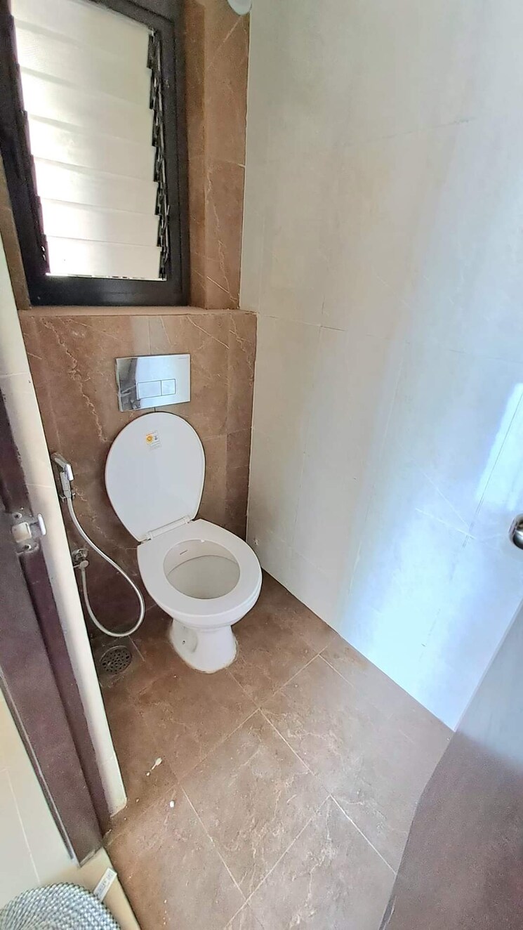 Bathroom, sheth-chopra-shanti-lifespaces-2 2 Bedroom 1060 Sq.Ft. Apartment In Nalasopara East Palghar 7042353