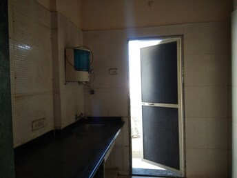 रेसिडेन्शियल फ्लॅट वर्ग फुट फॉर रीसेल इन कल्याण पश्चिम ठाणे  7043354